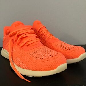 New Without Box Women’s Neon Orange APL Techloom Breeze Sz 9